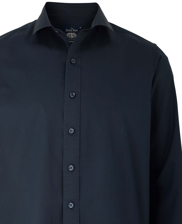 A navy slim fit shirt made from 100% BCI cotton washed fine twill fabric designed to soften with each wear. Perfectly tailored for a flattering fit for all builds. Thr shirt has a curl resistant cutaway collar, with an integral and removable collar stay.