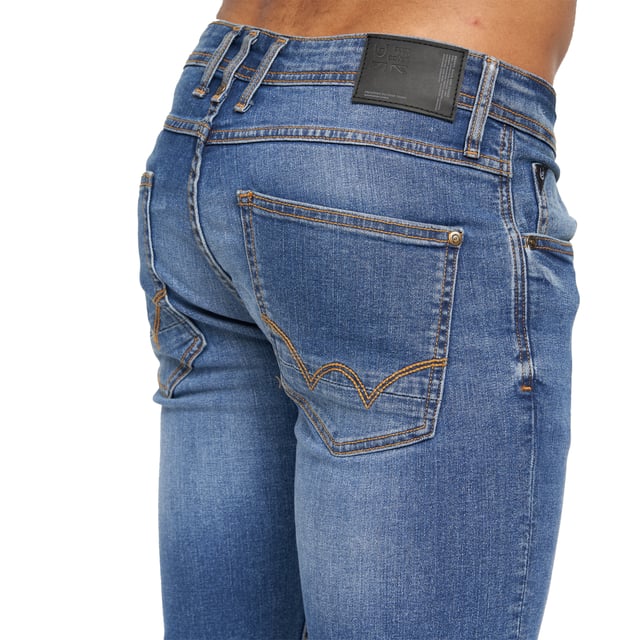 99% Cotton, 1% Elastane. Design: Plain. Pockets: 2 Side Pockets, 2 Back Pockets, 1 Coin Pocket. Fastening: Button, Zip Fly. Belt Loops, Branded Buttons, Woven Patch. Fit: Slim.
