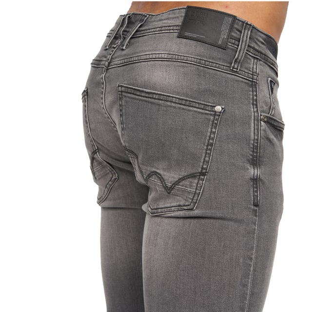 99% Cotton, 1% Elastane. Design: Plain. Pockets: 2 Side Pockets, 2 Back Pockets, 1 Coin Pocket. Fastening: Button, Zip Fly. Belt Loops, Branded Buttons, Woven Patch. Fit: Slim.