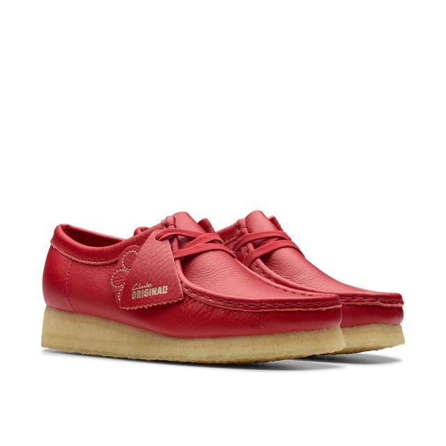 Launched in 1964, the moccasin-inspired Wallabee, with its clean and simple lines, has become an iconic Clarks design. Crafted from premium leather, it comes with a lace up fastening and distinctive contrasting crepe sole.