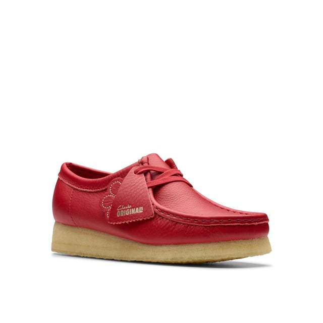 Launched in 1964, the moccasin-inspired Wallabee, with its clean and simple lines, has become an iconic Clarks design. Crafted from premium leather, it comes with a lace up fastening and distinctive contrasting crepe sole.
