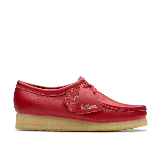 Launched in 1964, the moccasin-inspired Wallabee, with its clean and simple lines, has become an iconic Clarks design. Crafted from premium leather, it comes with a lace up fastening and distinctive contrasting crepe sole.