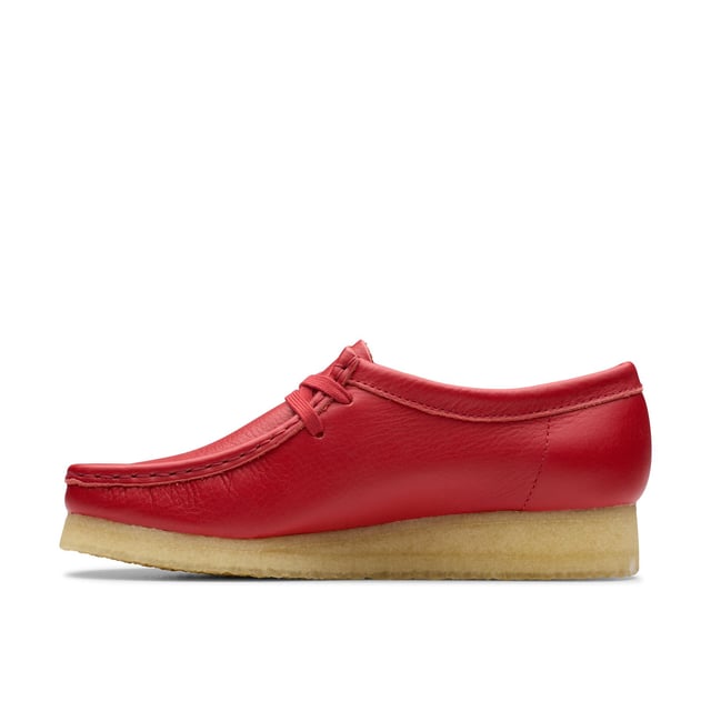 Launched in 1964, the moccasin-inspired Wallabee, with its clean and simple lines, has become an iconic Clarks design. Crafted from premium leather, it comes with a lace up fastening and distinctive contrasting crepe sole.