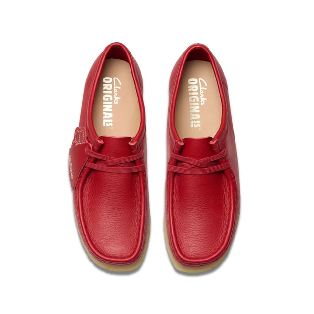 Launched in 1964, the moccasin-inspired Wallabee, with its clean and simple lines, has become an iconic Clarks design. Crafted from premium leather, it comes with a lace up fastening and distinctive contrasting crepe sole.