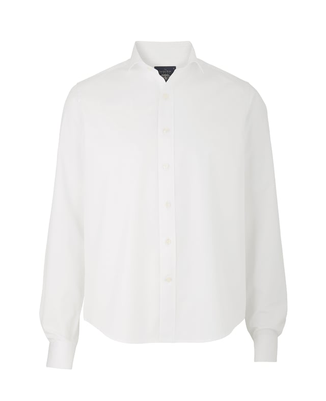 A summer essential. This white slim fit shirt is made from a soft cotton twill fabric designed to get softer with each wash. It has been gently tapered for a flattering fit. Features a curl resistant cutaway collar, with an integral and removable collar stay and single cuffs.