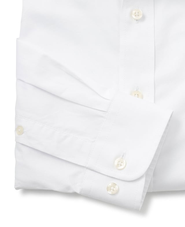 A summer essential. This white slim fit shirt is made from a soft cotton twill fabric designed to get softer with each wash. It has been gently tapered for a flattering fit. Features a curl resistant cutaway collar, with an integral and removable collar stay and single cuffs.