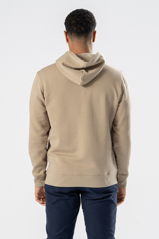 Sudadera con capucha - Sand es la combinación perfecta de comodidad y estilo para hombre. Fabricada con materiales suaves y duraderos, esta sudadera con capucha garantiza la máxima comodidad durante todo el día. El diseño en color arena natural lo hace versátil y adecuado para cualquier ocasión. Ya sea que estés haciendo recados o relajándote en casa, esta sudadera con capucha será tu nueva favorita. Da un paso hacia la elegancia casual con nuestra Sudadera con capucha - Arena, una parte indispensable de tu guardarropa. Descubre la calidad y siente el tacto inigualable de una sudadera premium.