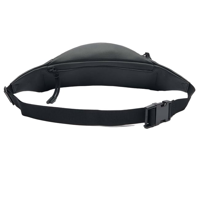 Leinen. Marke: Lacoste. Länge: 35 cm. Höhe: 10,5 cm. Tiefe: 7 cm. Taschenart: 1 Tasche hinten, Reißverschluss. Fächer: 1 Hauptfach. Taschenmerkmale: Verstellbarer Hüftgurt. Design: Gesticktes Logo, Mit Streifen. Reißverschluss.