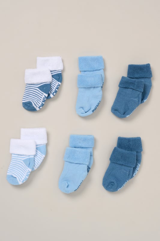 Soft, stretchy, and built for comfort, this 6-pack of terry baby socks from DKNY is perfect for everyday wear. The plush cotton-rich fabric offers a gentle feel against delicate skin, while the added stretch ensures a secure fit for wriggly little toes. Ideal for layering during cooler spring and summer days.