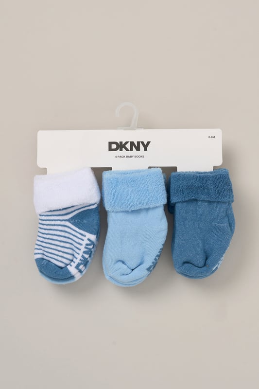 Soft, stretchy, and built for comfort, this 6-pack of terry baby socks from DKNY is perfect for everyday wear. The plush cotton-rich fabric offers a gentle feel against delicate skin, while the added stretch ensures a secure fit for wriggly little toes. Ideal for layering during cooler spring and summer days.