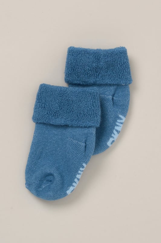 Soft, stretchy, and built for comfort, this 6-pack of terry baby socks from DKNY is perfect for everyday wear. The plush cotton-rich fabric offers a gentle feel against delicate skin, while the added stretch ensures a secure fit for wriggly little toes. Ideal for layering during cooler spring and summer days.