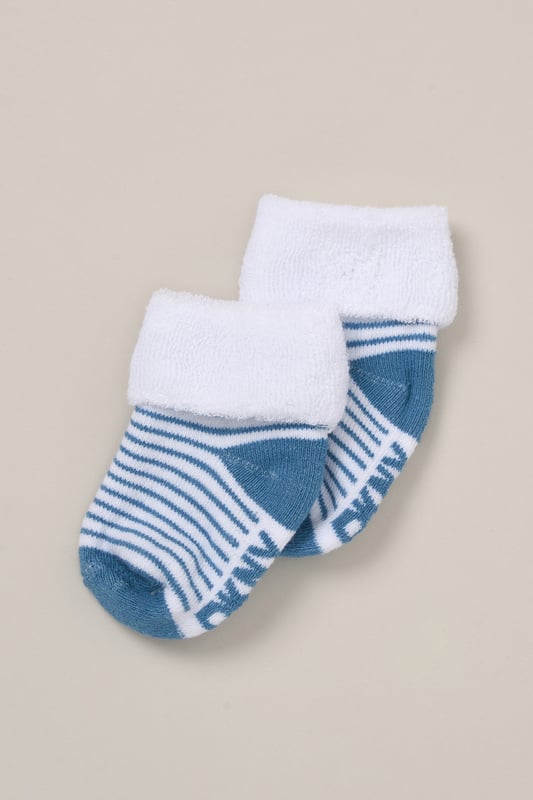 Soft, stretchy, and built for comfort, this 6-pack of terry baby socks from DKNY is perfect for everyday wear. The plush cotton-rich fabric offers a gentle feel against delicate skin, while the added stretch ensures a secure fit for wriggly little toes. Ideal for layering during cooler spring and summer days.