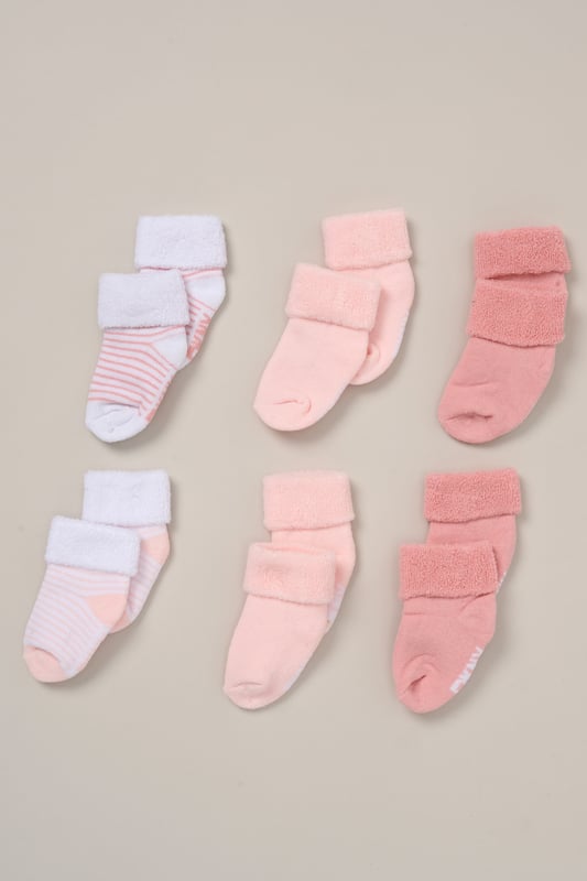 Keep little feet cosy and comfy with this 6-pack of terry baby socks from DKNY. Made from a soft cotton blend with added stretch, they’re gentle on delicate skin and designed to stay put during playtime or nap time. A practical everyday essential for the spring/summer season.