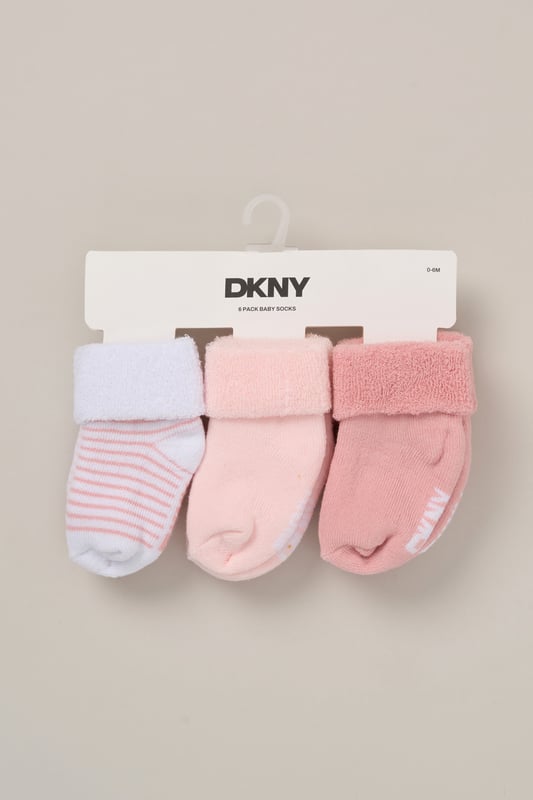 Keep little feet cosy and comfy with this 6-pack of terry baby socks from DKNY. Made from a soft cotton blend with added stretch, they’re gentle on delicate skin and designed to stay put during playtime or nap time. A practical everyday essential for the spring/summer season.