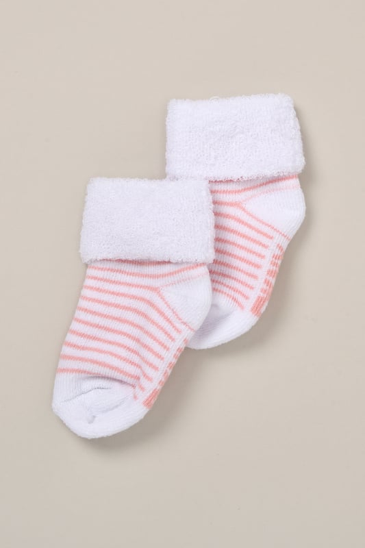 Keep little feet cosy and comfy with this 6-pack of terry baby socks from DKNY. Made from a soft cotton blend with added stretch, they’re gentle on delicate skin and designed to stay put during playtime or nap time. A practical everyday essential for the spring/summer season.