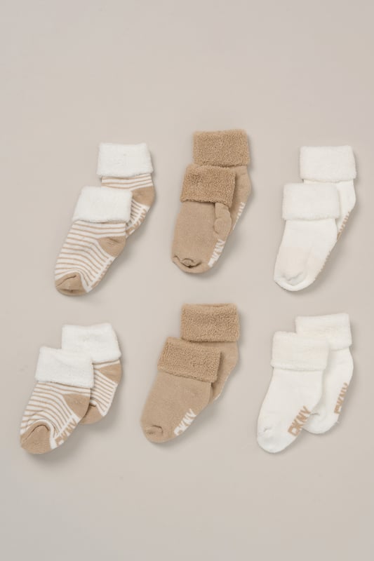 Soft, breathable, and made for comfort, this 6-pack of baby socks from DKNY is crafted from a terry cotton blend with just the right amount of stretch. Ideal for pairing with everyday outfits or sleepwear, they offer a secure and gentle fit all day long. A Spring/Summer staple for growing feet.