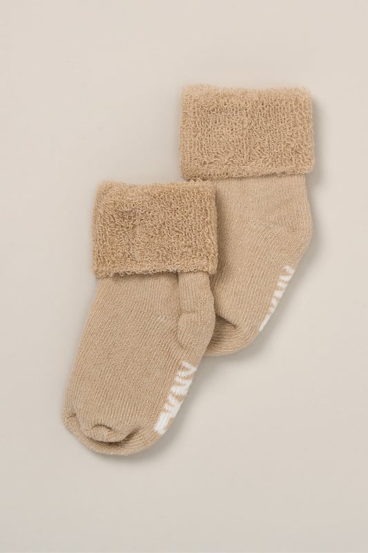Soft, breathable, and made for comfort, this 6-pack of baby socks from DKNY is crafted from a terry cotton blend with just the right amount of stretch. Ideal for pairing with everyday outfits or sleepwear, they offer a secure and gentle fit all day long. A Spring/Summer staple for growing feet.