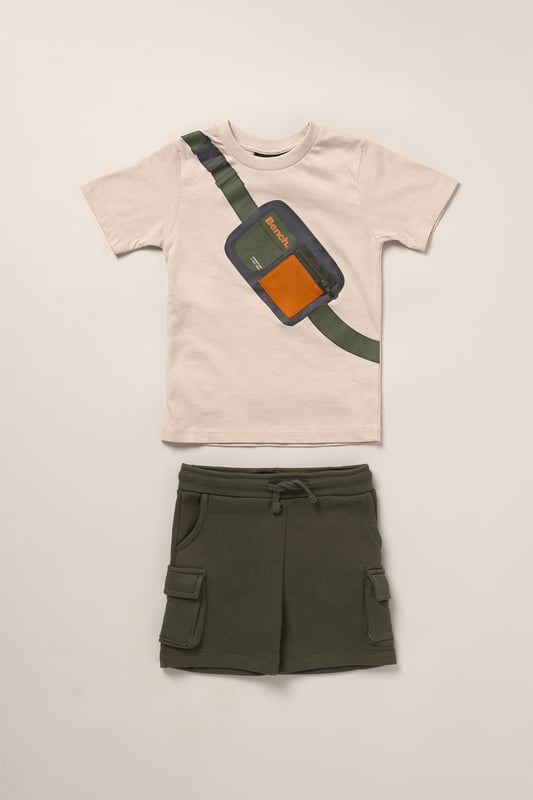 This Bench 2-piece set includes a breathable cotton t-shirt and comfy brushed sweat shorts – perfect for everyday adventures. The t-shirt features a fun printed bag graphic across the chest, complete with a zip detail for added style. The shorts have a soft elasticated waistband with a cotton drawcord for an easy, adjustable fit. A go-to outfit that blends comfort and playful design for active days.