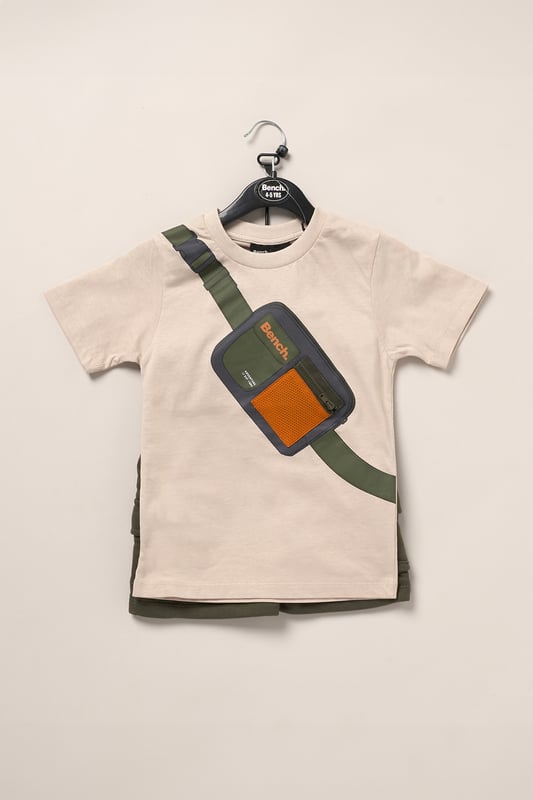 This Bench 2-piece set includes a breathable cotton t-shirt and comfy brushed sweat shorts – perfect for everyday adventures. The t-shirt features a fun printed bag graphic across the chest, complete with a zip detail for added style. The shorts have a soft elasticated waistband with a cotton drawcord for an easy, adjustable fit. A go-to outfit that blends comfort and playful design for active days.