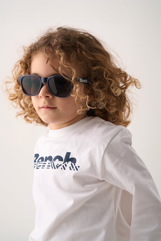 This Bench three-piece set brings together a soft cotton T-shirt, relaxed brushed sweat shorts, and cool sunglasses for an effortless warm-weather look. Ribbed trims and a flat woven drawcord add a practical touch to the laid-back silhouette. Designed for sunny days and easy dressing, it’s the ideal outfit choice for everyday adventures.