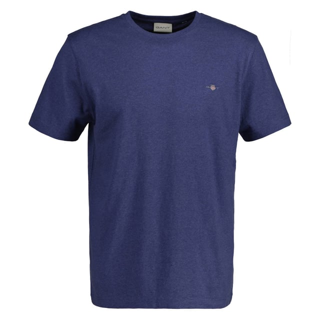Hochwertiges T-Shirt von der Marke GANT. Mit Wappen-Logo-Stickerei, 100% Baumwolle für ein angenehmes Tragegefühl, Regular Fit.
