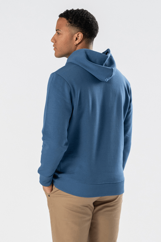 Sudadera con capucha - Azul polvoriento Presentamos la sudadera con capucha en Dusty Blue, lo último en comodidad y estilo para hombres. Confeccionada con una mezcla premium de 70 % algodón y 30 % poliéster, esta sudadera con capucha ofrece una sensación suave y acogedora al mismo tiempo que garantiza durabilidad y transpirabilidad. Su color Dusty Blue añade un toque de sofisticación a tu guardarropa informal, haciéndolo perfecto para una variedad de ocasiones. Ya sea que estés descansando en casa, haciendo recados o reuniéndote con amigos, esta versátil sudadera con capucha te tiene cubierto. Diseñado con un ajuste relajado, proporciona la máxima comodidad sin comprometer el estilo. La capucha cuenta con cordones ajustables, lo que te permite personalizar el ajuste según tus preferencias. Las características adicionales incluyen un espacioso bolsillo canguro para mantener las manos calientes o guardar pequeños elementos esenciales. Fácil de cuidar, esta sudadera con capucha se puede lavar a máquina y es resistente al encogimiento, manteniendo su forma y color incluso después de múltiples lavados. Mejora tu atuendo diario con esta sudadera con capucha imprescindible en Dusty Blue, exclusiva para hombres.
