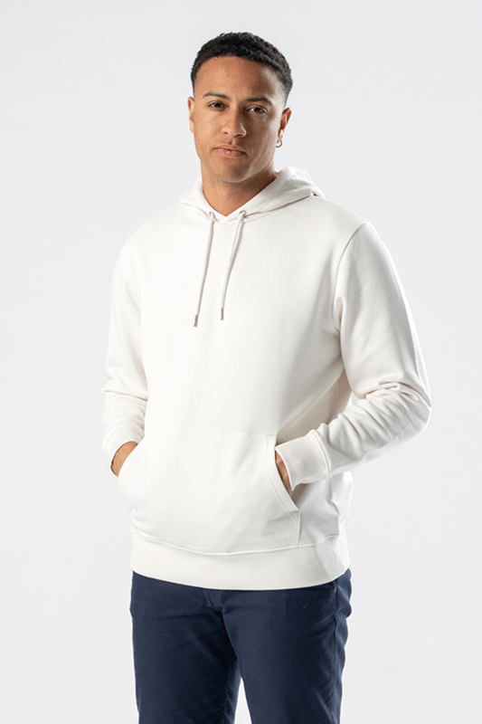 Unser Sweatshirt-Hoodie in Beige ist die perfekte Wahl für Männer, die sowohl Komfort als auch Stil wünschen. Dieser Kapuzenpullover von TeeShoppen besteht aus 70 % Baumwolle und 30 % Polyester, was für eine weiche und langlebige Qualität sorgt. Es eignet sich sowohl für Freizeit- als auch für Aktivkleidung und ist so konzipiert, dass es auch nach vielen Wäschen seine Form behält.