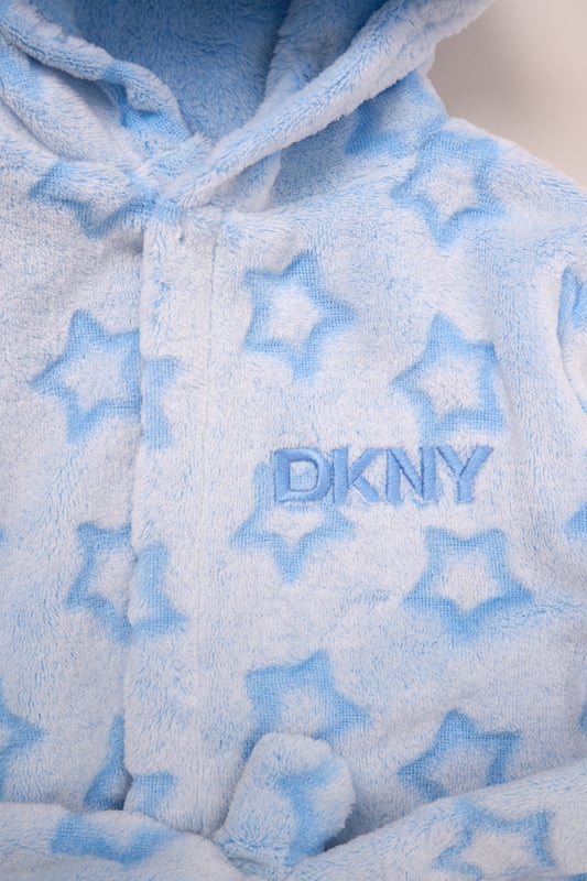 Wrap them up in comfort with this super-soft fleece robe from DKNY, made from lightweight coral fleece that's perfect for warmer months. Ideal for post-bath snuggles or early morning routines, it features a soft belt tie and an easy, relaxed fit. A must-have for Spring/Summer cosiness.