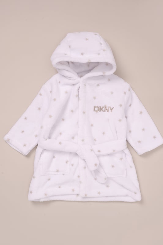Add a layer of comfort to little ones’ routines with this soft fleece robe from DKNY. Made from lightweight coral fleece, it’s just right for Spring mornings or after-bath cuddles. The relaxed fit and tie belt make it easy to slip on and off—perfect for daily use.