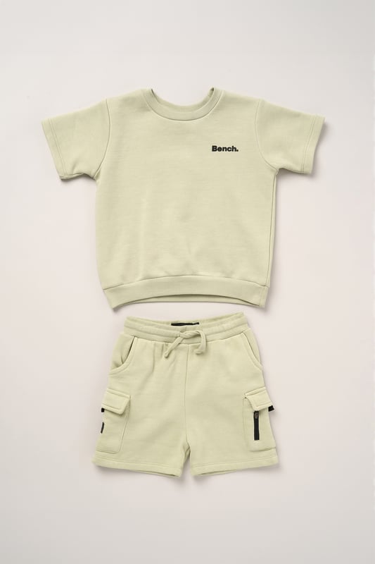 This easygoing Bench set includes a garment-dyed short sleeve sweatshirt, matching brushed sweat shorts and cotton-rich sports crew socks - perfect for chilled days and laid-back looks. Crafted from soft, breathable fabric with ribbed hems and an elasticated waistband for maximum comfort. Ideal for sporty spring styling or weekend lounging in style.
