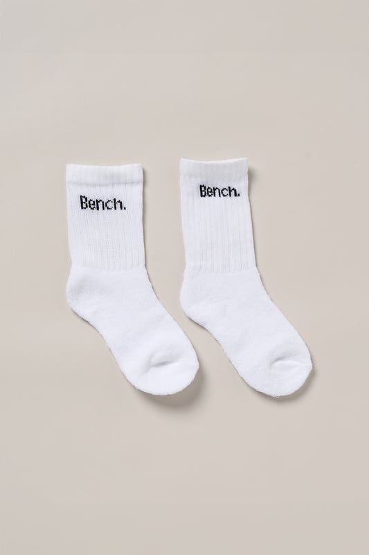 This easygoing Bench set includes a garment-dyed short sleeve sweatshirt, matching brushed sweat shorts and cotton-rich sports crew socks - perfect for chilled days and laid-back looks. Crafted from soft, breathable fabric with ribbed hems and an elasticated waistband for maximum comfort. Ideal for sporty spring styling or weekend lounging in style.