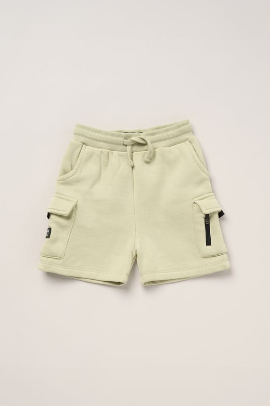 This easygoing Bench set includes a garment-dyed short sleeve sweatshirt, matching brushed sweat shorts and cotton-rich sports crew socks - perfect for chilled days and laid-back looks. Crafted from soft, breathable fabric with ribbed hems and an elasticated waistband for maximum comfort. Ideal for sporty spring styling or weekend lounging in style.
