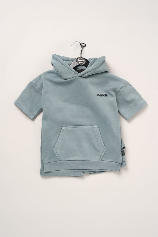 This casual 2-piece set from Bench includes a short sleeve hoody and coordinating shorts, crafted from soft brushed sweat fabric for breathable comfort. The double-lined hood and stretch ribbed finishes deliver a relaxed, sporty vibe with added durability. Perfect for everyday wear, from chilled weekends to active play.