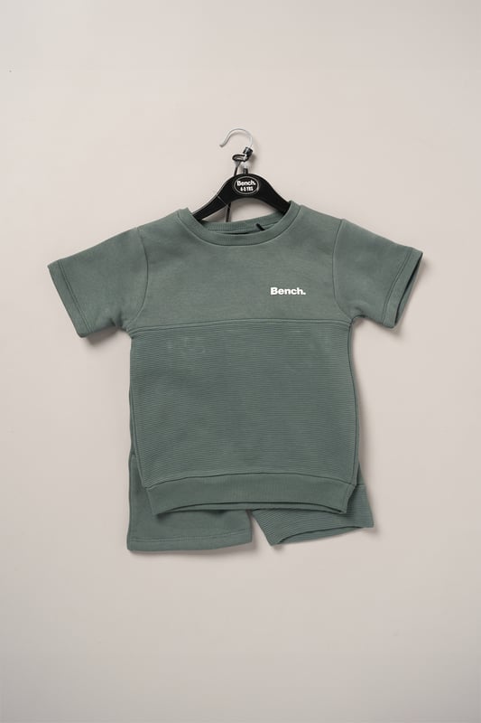 This Bench set combines a short sleeve sweatshirt with matching shorts, made from soft brushed sweat fabric for all-day comfort. Featuring ottoman rib panelling and elasticated rib hems, the outfit blends durability with a premium finish. A flat woven drawcord adds a practical detail, making this set a go-to for casual wear with a stylish edge.