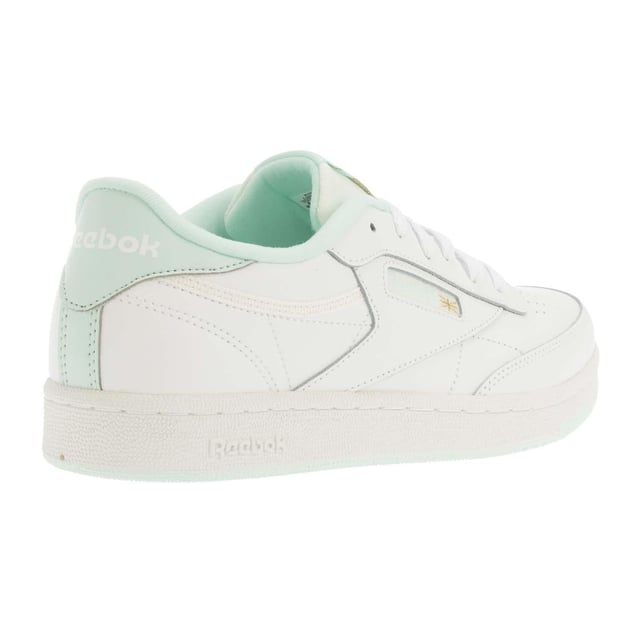 Obermaterial: Leder, Perforiert. Marke: Reebok. Einlegesohle: gepolstert, Schaumstoff, Geformt. Mittelsohle: gepolstert, EVA Schaum. Laufsohle: langlebig, Gummi. Ösen: 6. Gepolsterter Knöchel, Gepolsterte Zunge, Zehenschutzkappe, Abgesteppt. Absatz: Niedriger Absatz. Niedrig geschnitten. Design: Kontrast Detail, Geprägt, Logo. Zehenstil: Rund. Zum Schnüren.