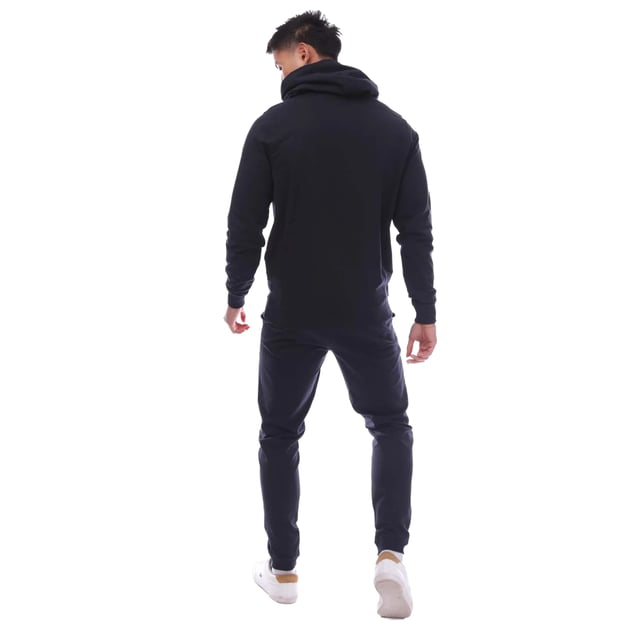 100% Baumwolle. Design: Unifarben. Taille: Elastisch. Mit Kapuze. Langärmlig. Kapuzenmerkmale: mit Kordelzug. Reißverschluss vorn, Zum Überziehen. Geripptes Fußgelenk. Inhalt: Hose, Kapuzenpullover. Passform: Regulär. Taschenart: Zwei Seitentaschen, Reißverschluss. Bündchen: gerippt. Saum: gerippt. S: 96,52 cm. M: 102 cm. L: 112 cm. XL: 121,92 cm. XXL: 132 cm.
