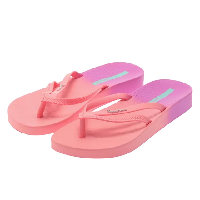 Bovenstuk: PVC, Synthetisch. Stof: Zachte aanraking. Buitenzool: Synthetisch. Gevoerd voetbed. Vlakke. Ontwerp: Logo, tweekleurig. Teenstijl: Open. Sluiting: Slip-on.