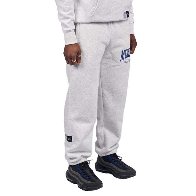 50% Baumwolle, 50% Polyester. Gewebe: Fleece. Design: Gesticktes Logo, Aufschrift. Taschenart: Zwei Seitentaschen. Taille: anpassbar, mit Kordelzug, Elastisch. Passform: Regulär. Bündchen: Elastisch.