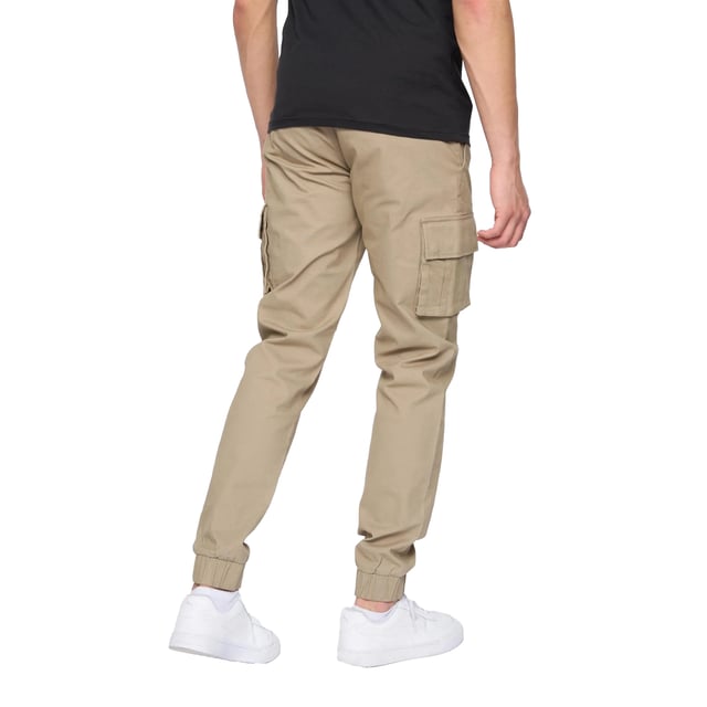 98% Baumwolle, 2% Elastan. Gewebetechnik: Stretch. Gewebe: gewebter Stoff. Design: Logo, Unifarben. Knopfverschluss, Hosenschlitz mit Reißverschluss. Gürtelschlaufen. Taschenart: Zwei Seitentaschen, Zwei Cargotaschen, Klappenverschluss. Saum: gerippt.