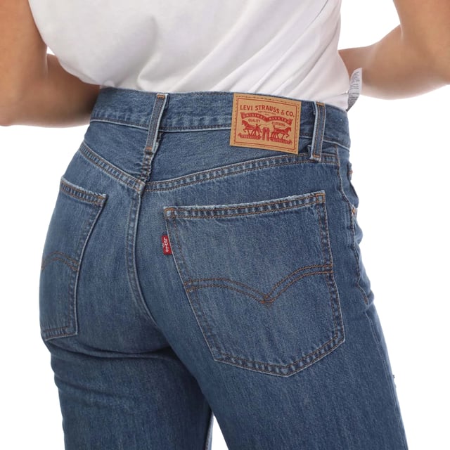 100% Baumwolle. Design: Logo. Taschenart: Zwei Seitentaschen, Eine Münzentasche, 2 Taschen hinten. Knopfverschluss, Hosenschlitz mit Reißverschluss. Gewebetechnik: Nicht dehnbar. Marken Aufnäher, Leder-Aufnäher, Mittlere Bundhöhe. Passform: Gerades Bein.