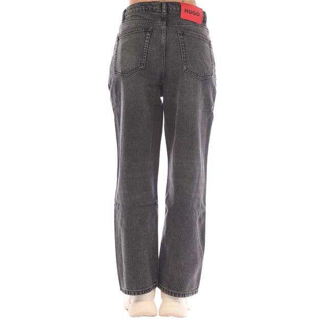 Material: Denim. Tyg: tvättat. Design: Logotyp. Fickor: 2 sidofickor, 1 myntficka, 2 bakfickor. Fästning: Knapp, blixtlås. Bälteshällor, Croppad, Vida ben. Passform: Rak. Höjd: Höghöjd.