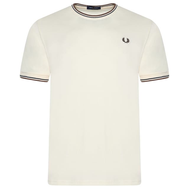 Fred Perry's classic t-shirt will always make a stylish impression. The modern-fit fit ensures the shirt falls slightly fitted along your body. The t-shirt is finished with the embroidered logo on the chest and the familiar stripes on the sleeves and neckline