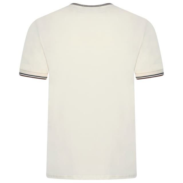 Fred Perry's classic t-shirt will always make a stylish impression. The modern-fit fit ensures the shirt falls slightly fitted along your body. The t-shirt is finished with the embroidered logo on the chest and the familiar stripes on the sleeves and neckline