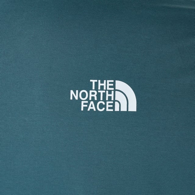Refresh your everyday look with this men's Fine Box T-Shirt from The North Face. this exclusive tee is cut from soft cotton fabric for total comfort. It features short sleeves with a ribbed crew neckline and is finished up with a box logo and half dome logo