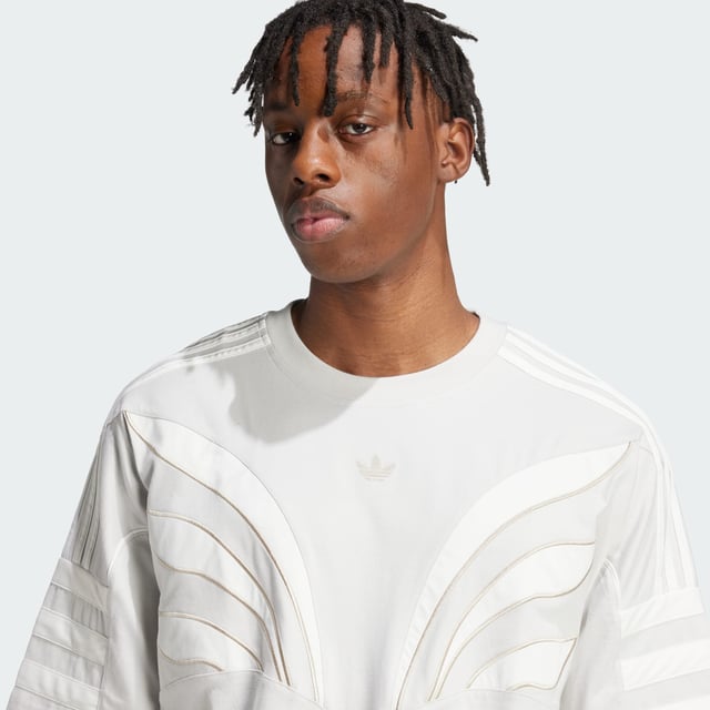 Every detail of this adidas t-shirt tells a story. The loose, casual cut crafted from soft single jersey sets you up for comfort while the bold graphic treatment shows your support for athletes who compete on the world's biggest stages. From your regular rotation to travel days, its laid-back ease and distinctive details are ready to take you anywhere.  - Loose fit - Ribbed crewneck - 100% cotton  Shipped by adidas
