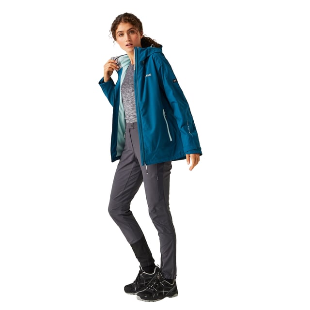 Materiaal: Gerecycleerd polyester. Stof: Ripstop, Stretch. Ontwerp: Logo, eenvoudig. Stoftechnologie: Ademend, Duurzaam, DWR Finish, Isotex 15000, Lichtgewicht, Waterafstotend, Waterdicht, Winddicht. Halslijn: Kap, staande kraag. Manchet: Haak en Lijn Riem. Mouwtype: Met lange mouwen. Getapete naden, Mesh panelen onder de armen, Ritsen onder de armen. Kapkenmerken: Verstelbaar, Gegroeid op Kap, Technisch. Zakken: 2 Onderzakken, 1 Binnenzak, Ritssluiting. Bevestiging: Volledige ritssluiting. 10000g/m²/24hrs. 8 UK: 32 in. 10 VK: 34 in. 12 VK: 36 in. 14 VK: 38 in. 20 VK: 45 in. 18 VK: 43 in. 16 VK: 40 in.