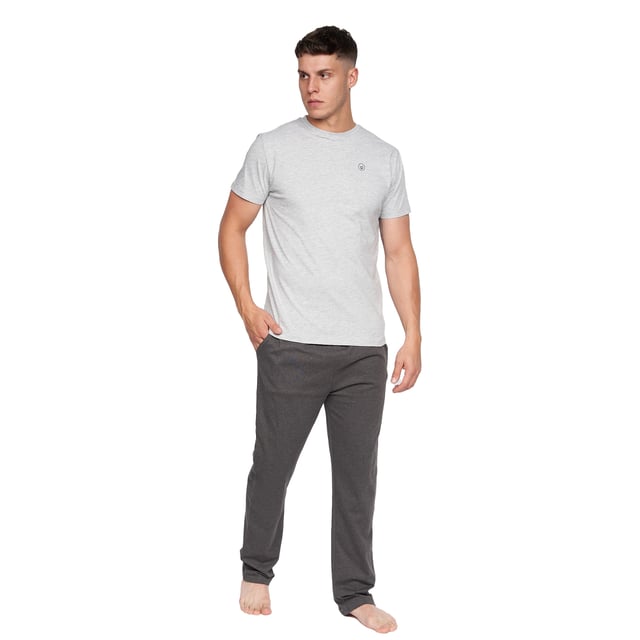 100% Cotton. Design: Logo. Neckline: Crew Neck. Sleeve-Type: Short-Sleeved. Fastening: Pull-On. Contents: 1 Bottoms, 1 Top. S: 38 in. M: 40 in. L: 42 in. XL: 44 in. XXL: 46 in.