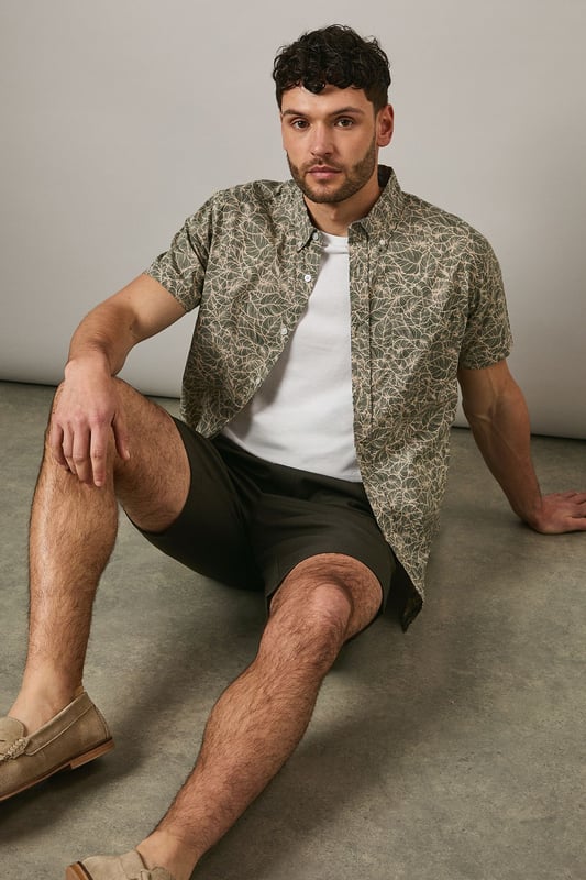 Textured chino shorts with a clean-cut silhouette for a refined casual look
        Classic flat front design with side pockets for practicality
        Mid-thigh length offering comfortable coverage for warm-weather wear
        Belt loops provide styling versatility to suit your personal taste
        Tailored waistband with button fastening ensures a secure and comfortable fit
    
    These Maine textured chino shorts combine comfort with understated style for your casual wardrobe. The versatile design makes them perfect for weekend outings, garden parties or relaxed family gatherings. Style them as shown with a crisp white t-shirt and patterned short-sleeve shirt for an effortlessly coordinated look, or pair with a simple polo for more laid-back occasions. The neutral tone works brilliantly with loafers or boat shoes for a smart-casual approach, while trainers create a more relaxed aesthetic. These shorts transition seamlessly from daytime casual to evening barbecues - simply add a lightweight knit when temperatures drop. Their adaptable nature makes them an essential component for building numerous summer outfits with minimal effort.