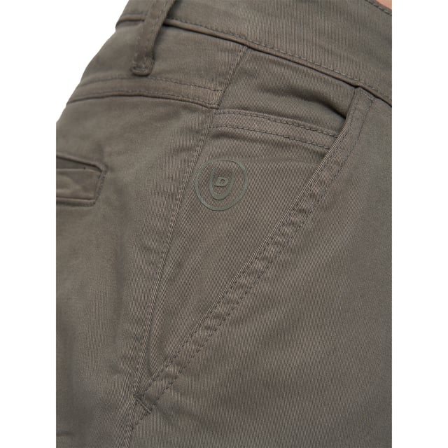Design: Plain. Fastening: Button, Zip Fly. Fabric Technology: Lightweight. Back Yoke, Belt Loops, Twin Needle Stitching. Pockets: 2 Side Pockets, 2 Back Pockets, 1 Coin Pocket.