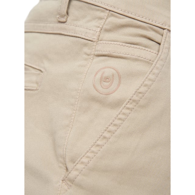 Design: Plain. Fastening: Button, Zip Fly. Fabric Technology: Lightweight. Back Yoke, Belt Loops, Twin Needle Stitching. Pockets: 2 Side Pockets, 2 Back Pockets, 1 Coin Pocket.